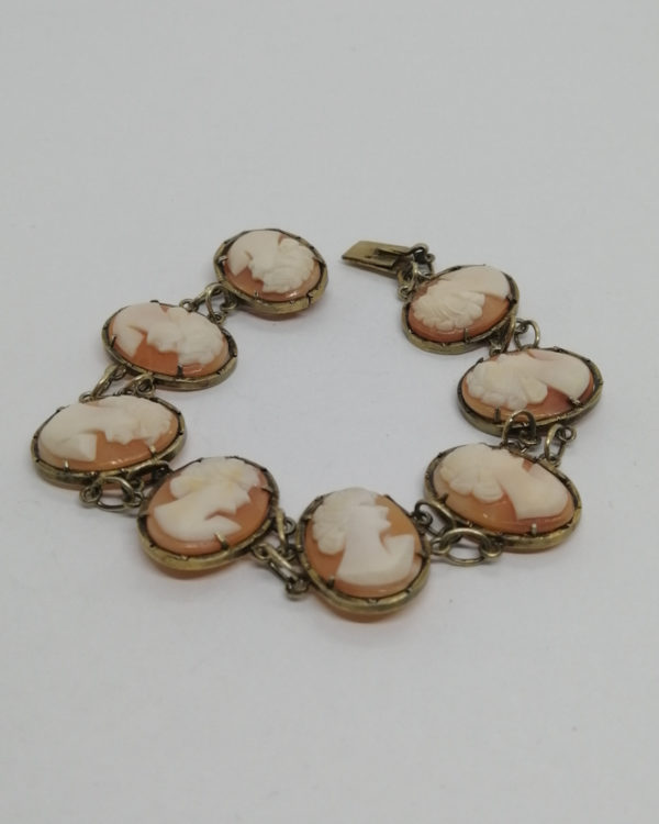 Bracelet argent-vermeil, sertie de camées portraits de femmes, 1920-30. – Image 3
