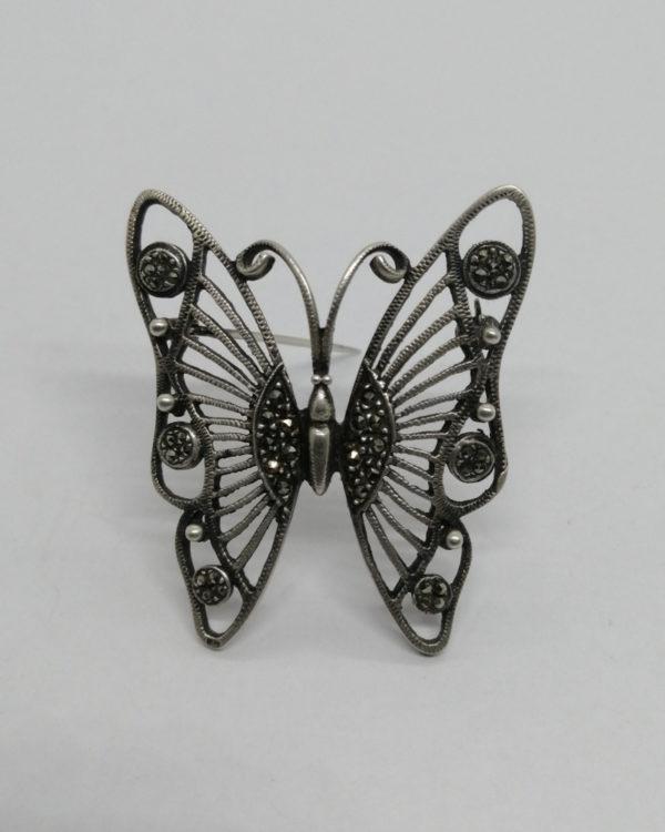 Broche argent, papillon ajouré, et sertie de marcasites, Art Nouveau, vers 1900. – Image 2