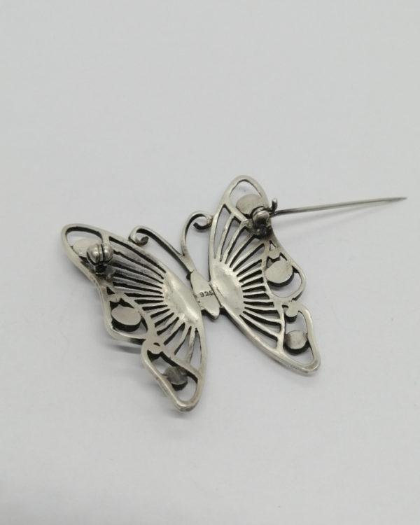Broche argent, papillon ajouré, et sertie de marcasites, Art Nouveau, vers 1900. – Image 4