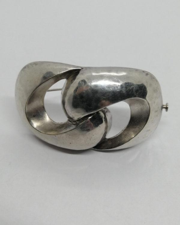 Broche argent, gros maillon entrelacé et martelé, Art Déco vers 1925-30. – Image 2