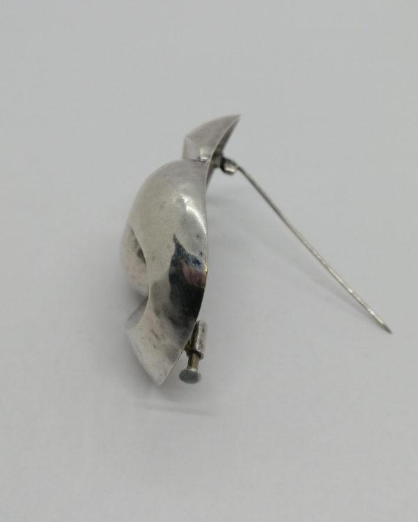 Broche argent, gros maillon entrelacé et martelé, Art Déco vers 1925-30. – Image 3