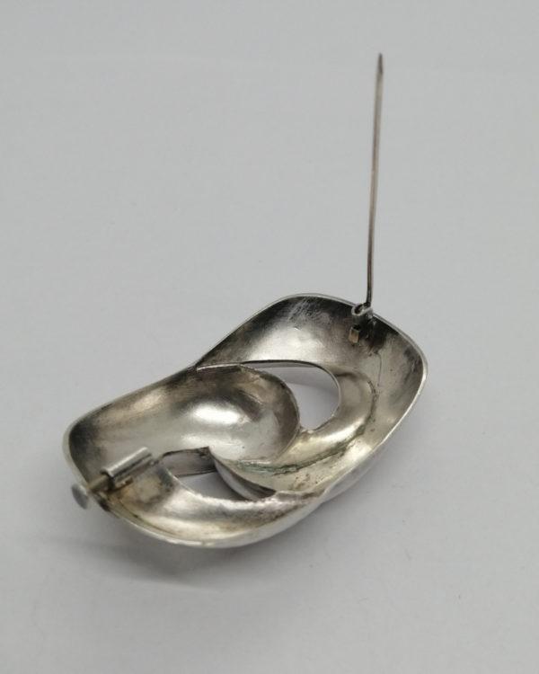 Broche argent, gros maillon entrelacé et martelé, Art Déco vers 1925-30. – Image 4
