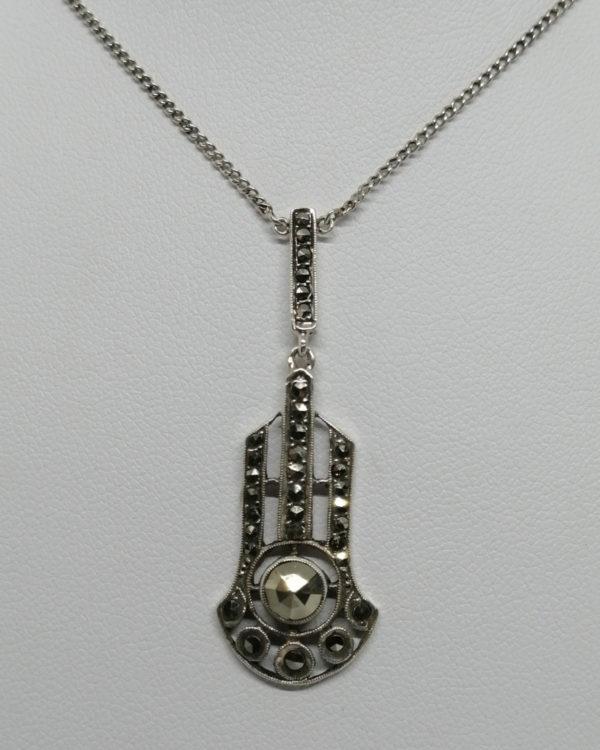 Collier argent, pavage de marcasites sur forme typique de l'Art Déco, vers 1930. – Image 2