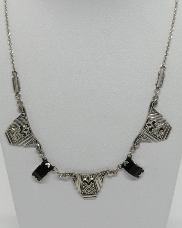 Collier ras du cou, de forme géométrique avec onyx, marcasites, Art Déco. – Image 2