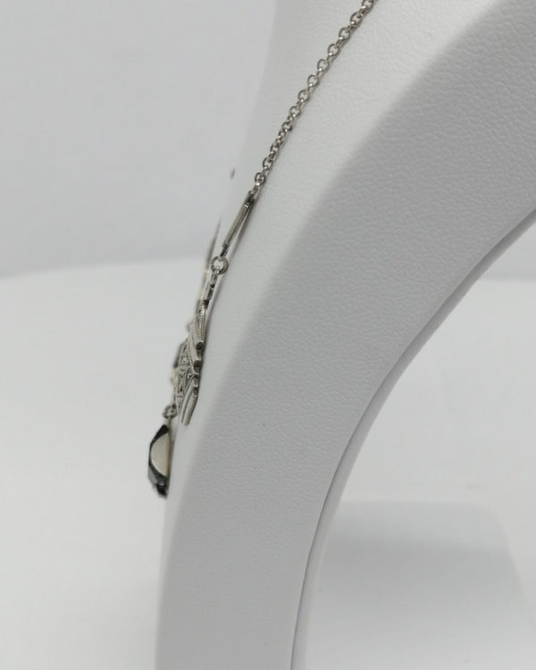 Collier ras du cou, de forme géométrique avec onyx, marcasites, Art Déco. – Image 3