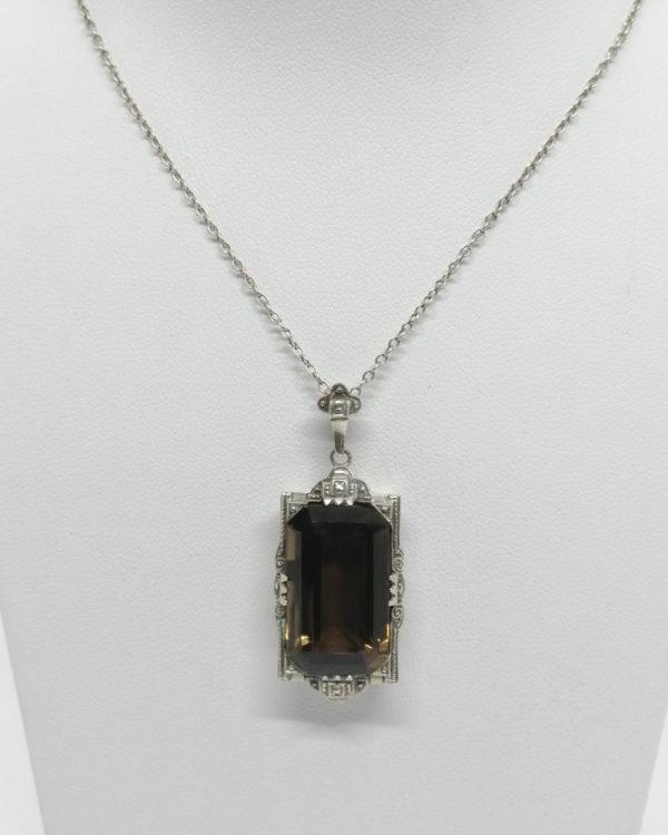 Pendentif argent, gros quartz fumé, taillé sur mesure, Art Déco vers 1925-30.