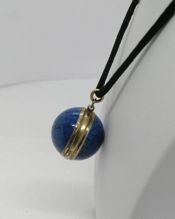 Pendentif argent-vermeil, cassolette boule en pierre naturelle, 1900. – Image 2