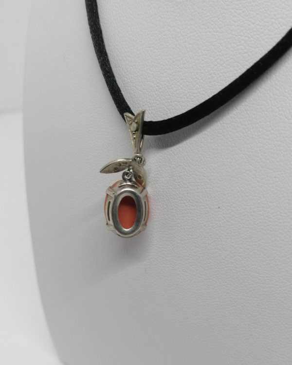 Pendentif argent, marcasites et cabochon de corail, vers 1920. – Image 4