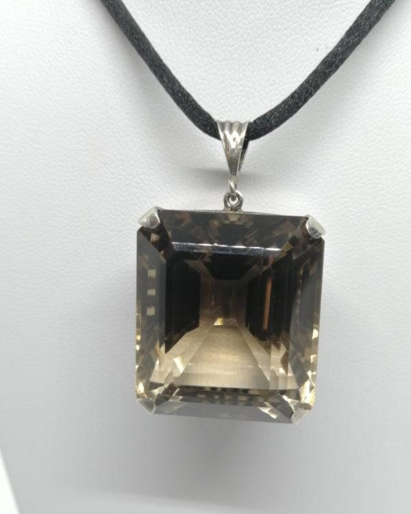 Pendentif argent, avec très gros quartz fumé taillé à facettes, 1940-60. – Image 2