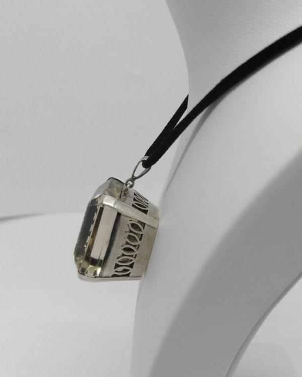 Pendentif argent, avec très gros quartz fumé taillé à facettes, 1940-60. – Image 3