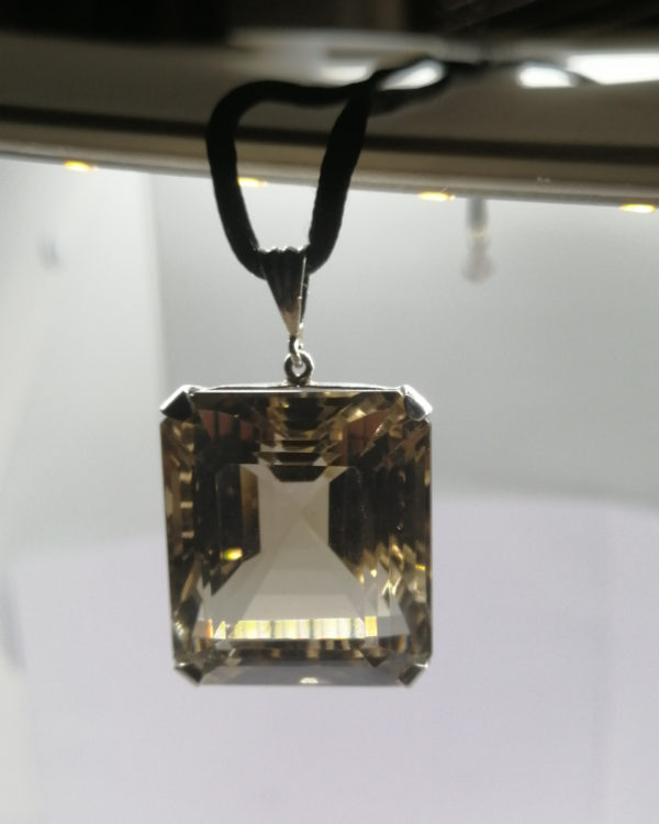 Pendentif argent, avec très gros quartz fumé taillé à facettes, 1940-60. – Image 5