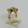 Bague en or bicolore, modèle structuré, saphirs blancs, vers 1925. – Image 2