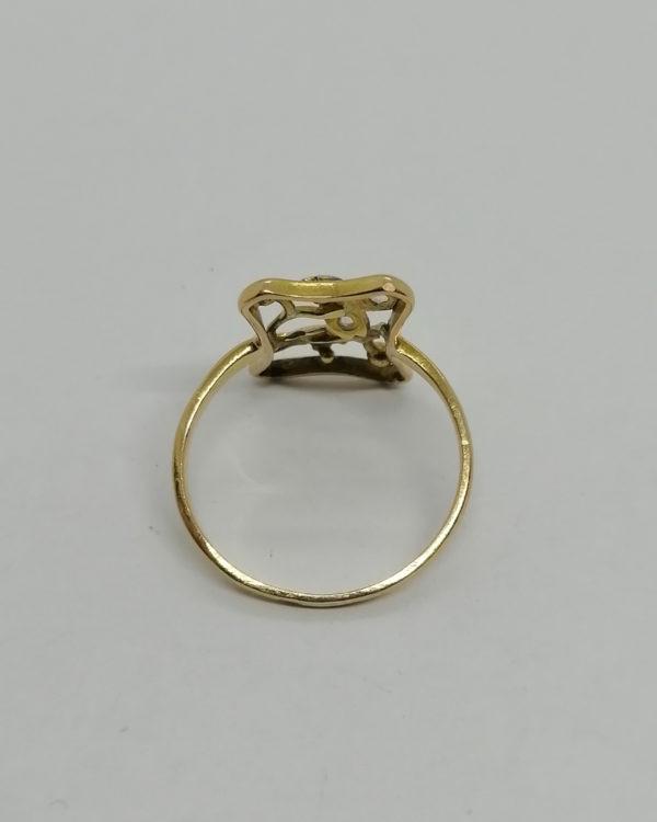 Bague en or, de forme ondulante avec roses de diamant, vers 1900, Art Nouveau. – Image 3