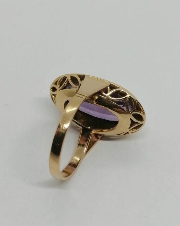 Bague en or, sertie clos d'une belle améthyste facettée, vers 1930-40. – Image 3