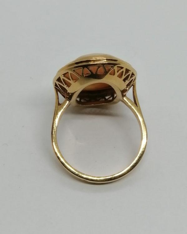 Bague en or, avec portrait de femme sur camée coquillage, vers 1940-50. – Image 3