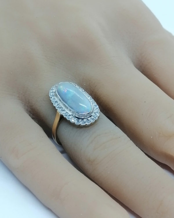 Bague or, entourage de roses de diamants, et cabochon d'opale, vers 1900. – Image 4