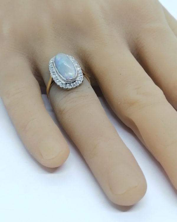 Bague or, entourage de roses de diamants, et cabochon d'opale, vers 1900. – Image 5