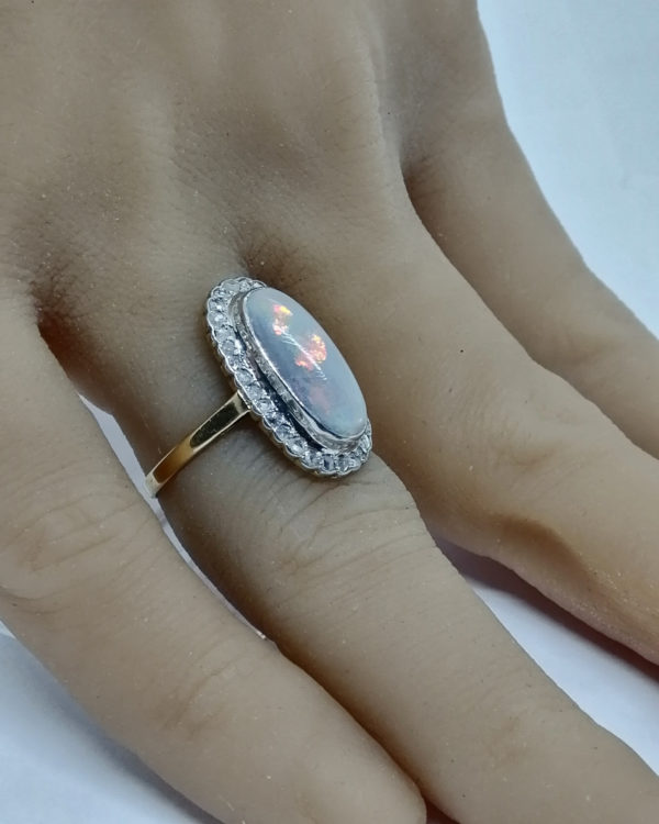 Bague or, entourage de roses de diamants, et cabochon d'opale, vers 1900. – Image 6