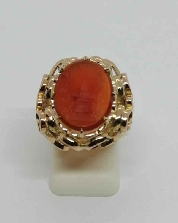 Bague en or, intaille sur cornaline, scène à l'antique, vers 1900.