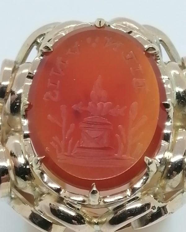 Bague en or, intaille sur cornaline, scène à l'antique, vers 1900. – Image 2