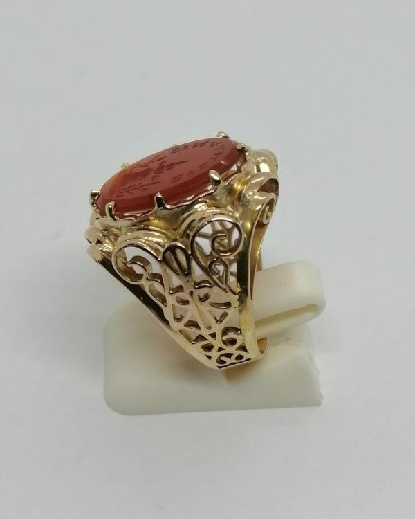 Bague en or, intaille sur cornaline, scène à l'antique, vers 1900. – Image 3
