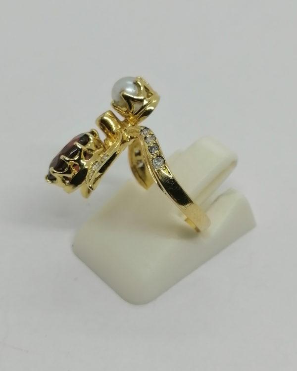 Bague en or, de forme insecte stylisé, avec grenat, diamants et perle, 1900, Art Nouveau. – Image 2