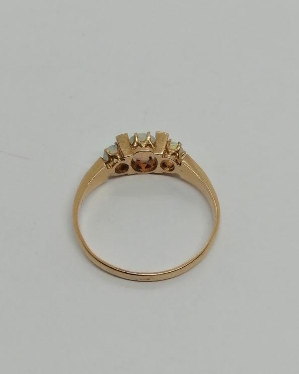 Bague en or rosé, demi-perles fines et cabochons d'opales, vers 1890-1900. – Image 3