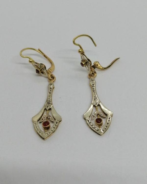 Boucles d'oreilles or bicolore, pâte de verre et d'époque Pré-Art déco, vers 1920-25.