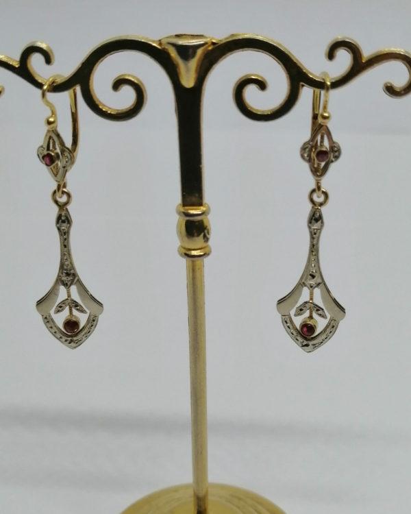 Boucles d'oreilles or bicolore, pâte de verre et d'époque Pré-Art déco, vers 1920-25. – Image 2