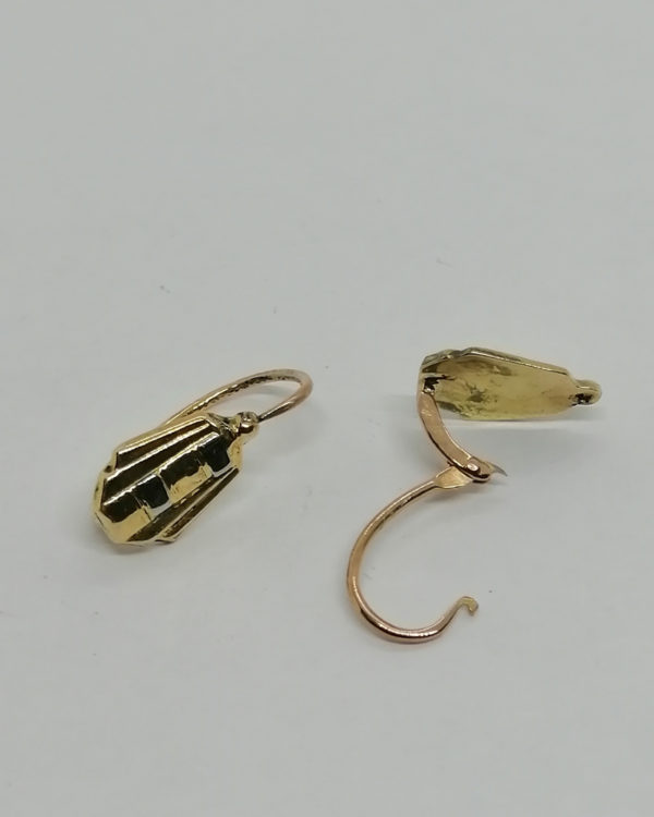 Boucles d'oreilles en or, tricolore, de forme géométrique, pré-Art déco, vers 1925. – Image 4