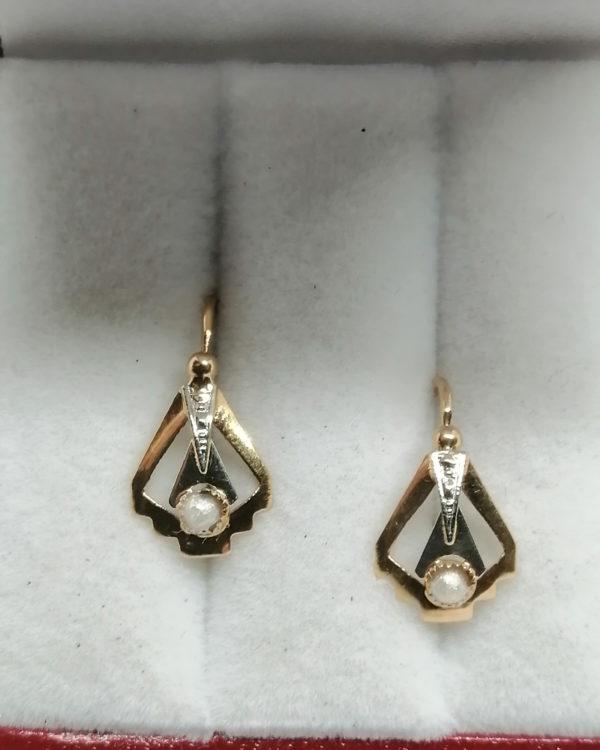 Boucles d'oreilles en or, ajourée et structurée avec perle d'imitation, 1925. – Image 2