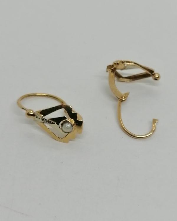 Boucles d'oreilles en or, ajourée et structurée avec perle d'imitation, 1925. – Image 4