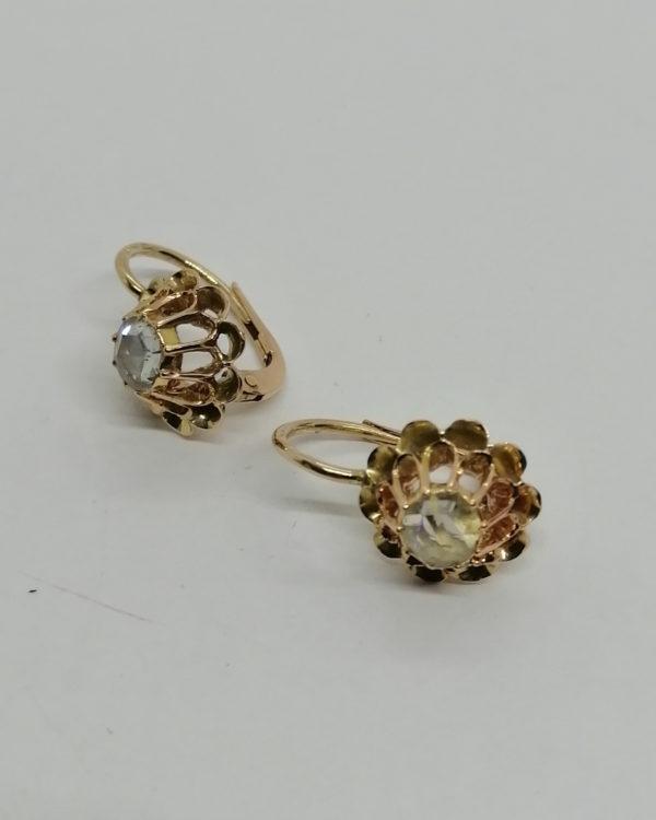 Boucles d'oreilles or rosé, grosses roses de diamants, vers 1880-1900.
