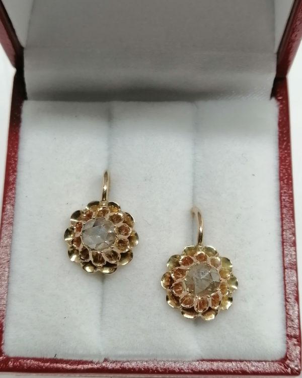 Boucles d'oreilles or rosé, grosses roses de diamants, vers 1880-1900. – Image 2