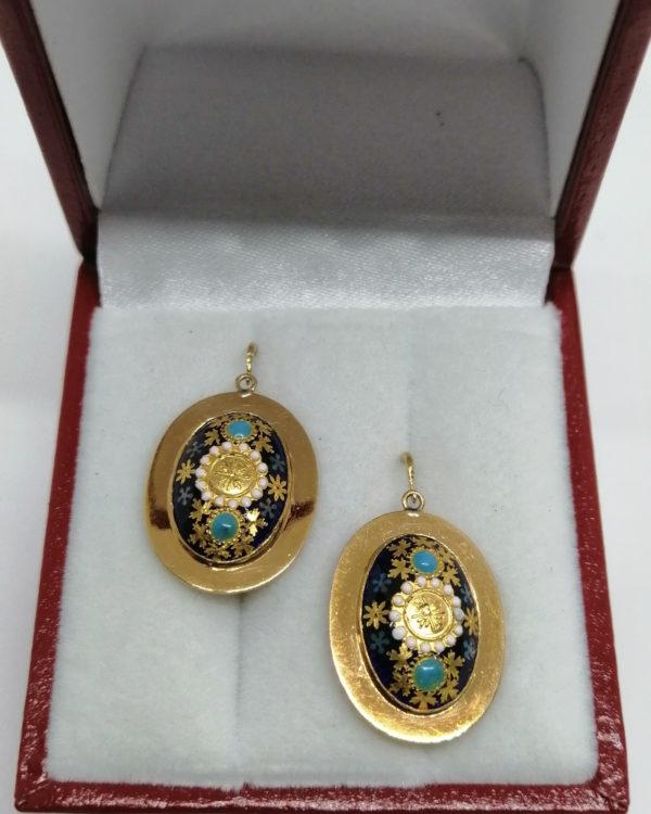 Boucles d'oreilles en or, décor travail d'émail, vers 1900, Art Nouveau. – Image 2