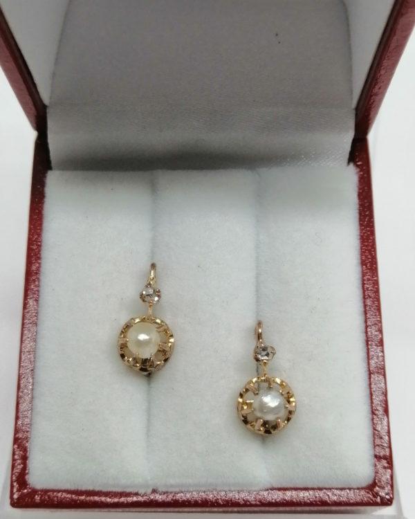 Boucles d'oreilles en or, rose de diamant et perle fine, vers 1900.