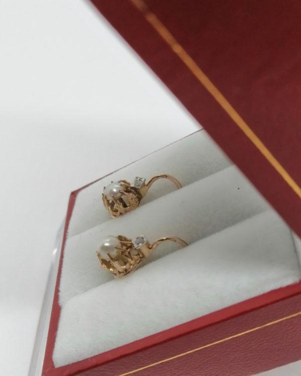 Boucles d'oreilles en or, rose de diamant et perle fine, vers 1900. – Image 2