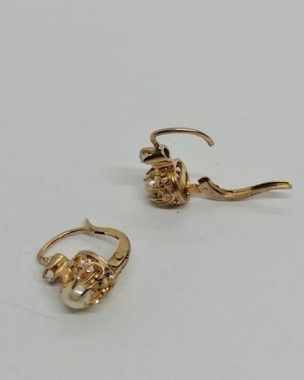 Boucles d'oreilles en or, rose de diamant et perle fine, vers 1900. – Image 3