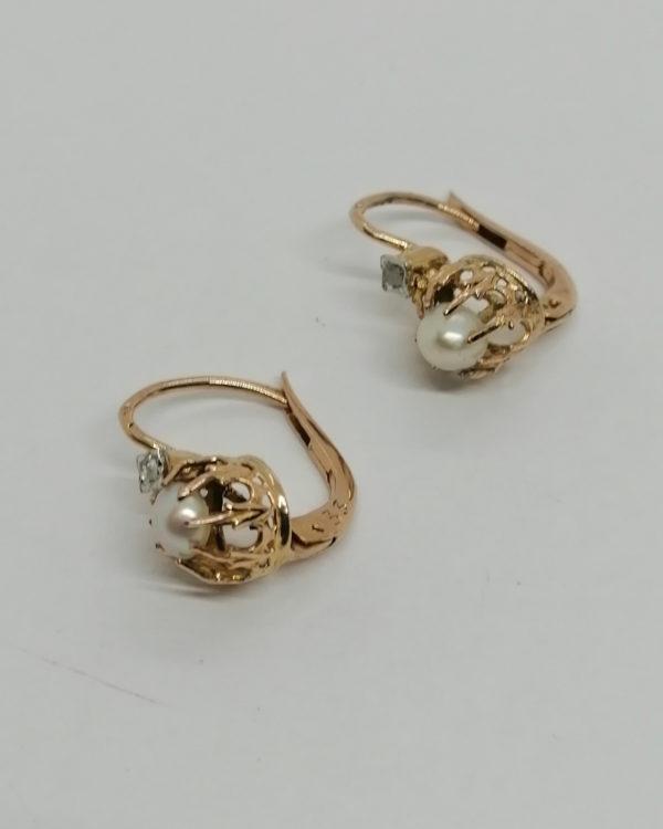 Boucles d'oreilles en or, sertie couronne rose de diamant et perle fine, vers 1900.