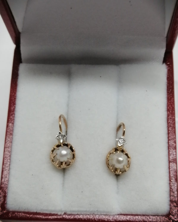 Boucles d'oreilles en or, sertie couronne rose de diamant et perle fine, vers 1900. – Image 2