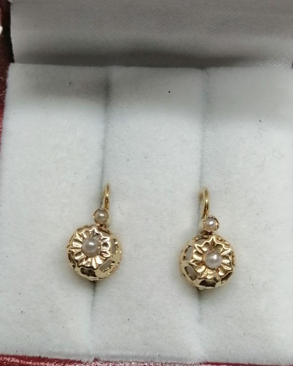 Boucles d'oreilles en or, sertie couronne, demi-perle fine, vers 1900. – Image 2