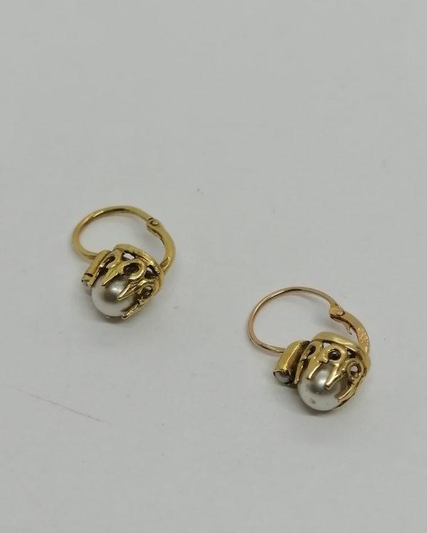 Boucles d'oreilles en or, châton sertie couronne et perle d'imitation, vers 1900-20.