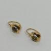 Boucles d'oreilles en or, forme coussin et rose de diamant, vers 1920.