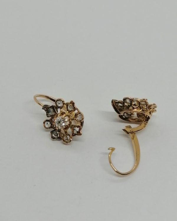 Boucles d'oreilles en or rosé et pavage de diamants, vers 1900. – Image 3
