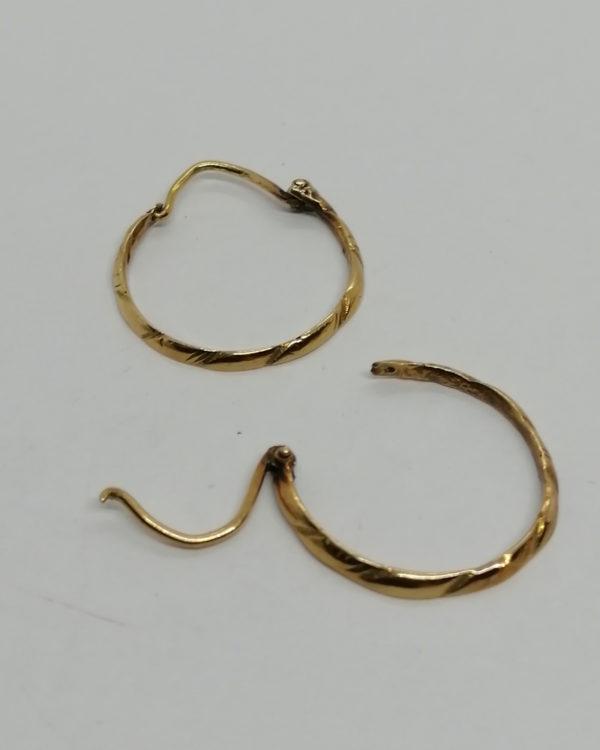 Boucles d'oreilles en or, créoles anciennes, vers 1920-30. – Image 3