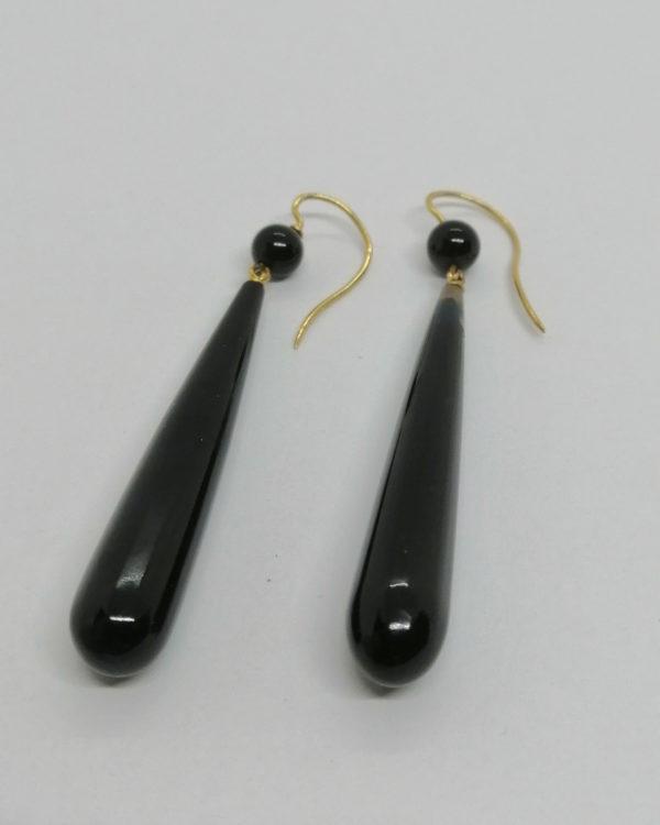 Boucles d'oreilles or, pendantes en onyx, vers 1860-80.
