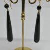 Boucles d'oreilles or, pendantes en onyx, vers 1860-80. – Image 2