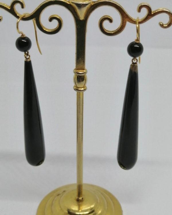 Boucles d'oreilles or, pendantes en onyx, vers 1860-80. – Image 2