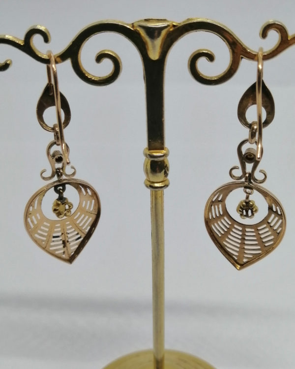 Boucles d'oreilles pendantes en or rosé et façon toile d'arraignée, vers 1880. – Image 4