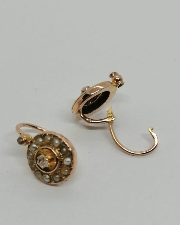 Boucles d'oreilles en or, pavage demi-perles fines et rose de diamant, vers 1900. – Image 3